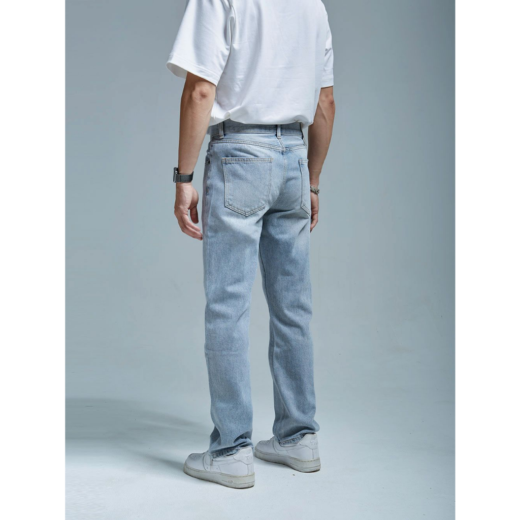 Quần Jeans The Denimaniac dáng suông màu Light Bleach Summer23 - 921R Regular Fit