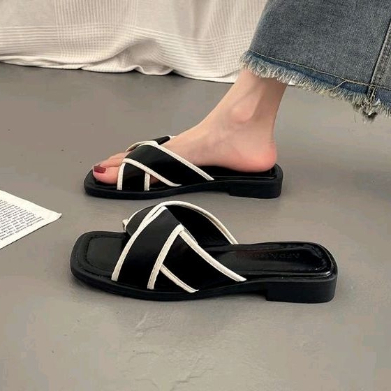 Dép lê quai da chéo đế 2cm cho nữ 2023 phong cách tiểu thư sang chảnh phù hợp đi chơi, đi làm