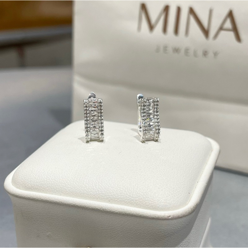 Khuyên tai khoen bạc full dọc đá baguette uốn lượn sang chảnh - Trang Sức MINA JEWELRY