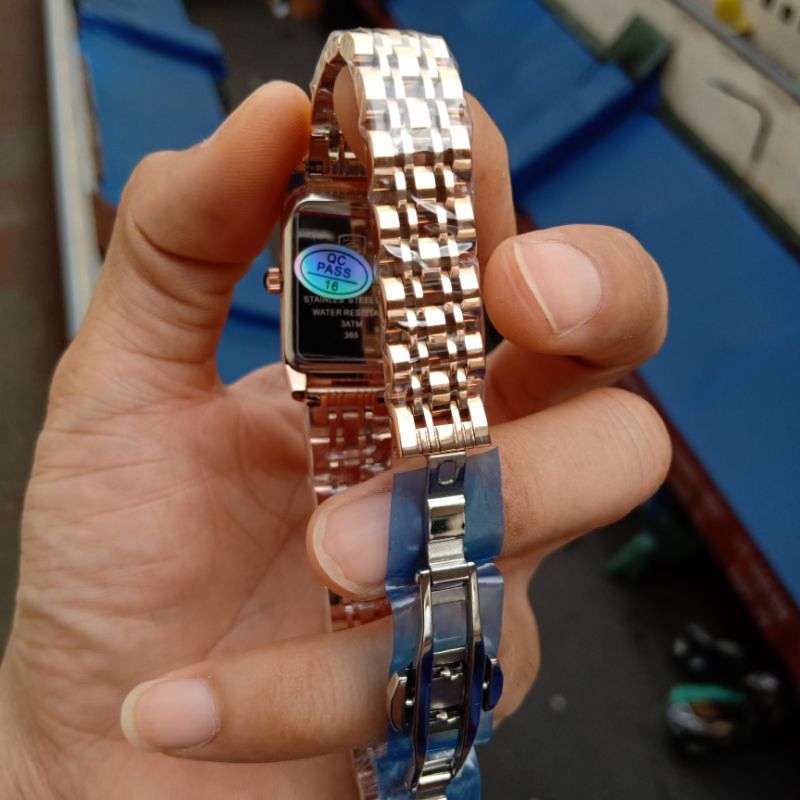 Đồng hồ nữ mặt vuông dây thép đặc