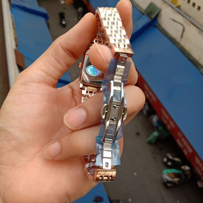 Đồng hồ nữ mặt vuông dây thép đặc