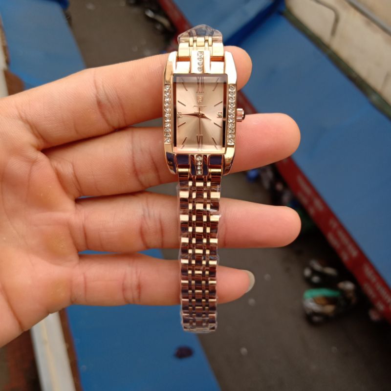 Đồng hồ nữ mặt vuông dây thép đặc