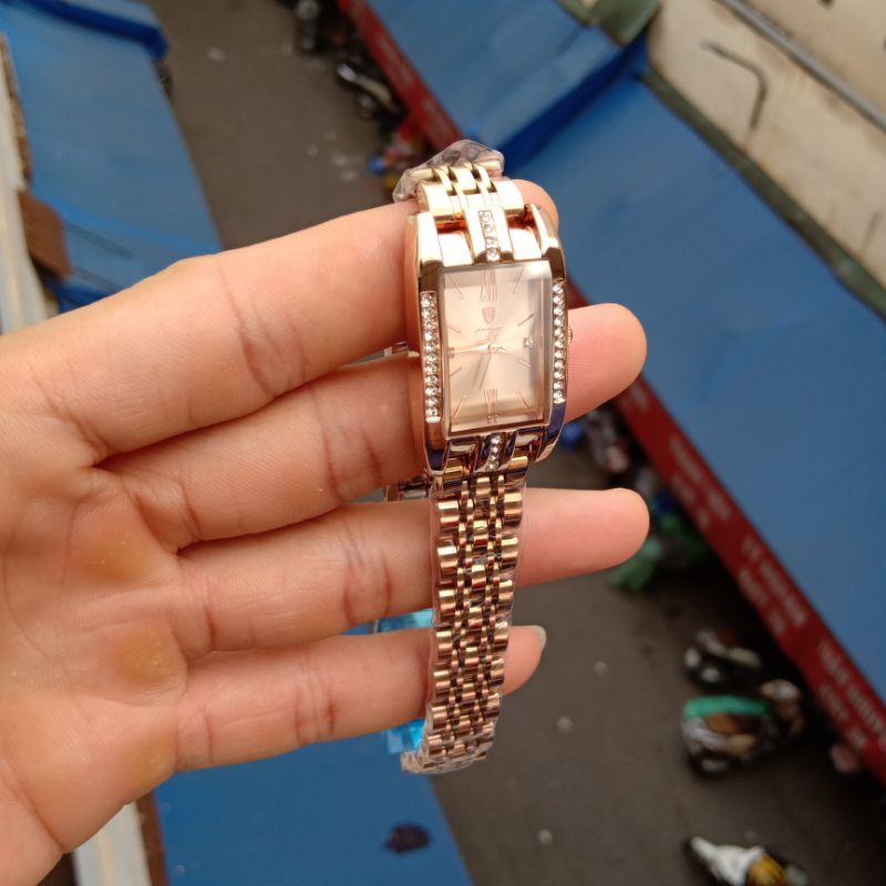 Đồng hồ nữ mặt vuông dây thép đặc