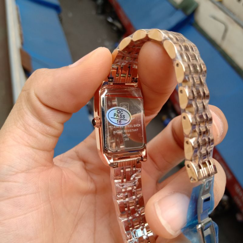 Đồng hồ nữ mặt vuông dây thép đặc