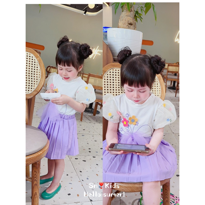 Set váy xếp ly áo thun tay phồng đính hoa, nơ nổi điệu đà cho bé JANE Snkids