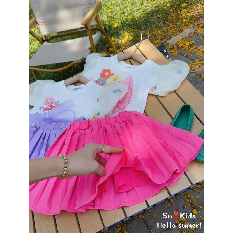 Set váy xếp ly áo thun tay phồng đính hoa, nơ nổi điệu đà cho bé JANE Snkids