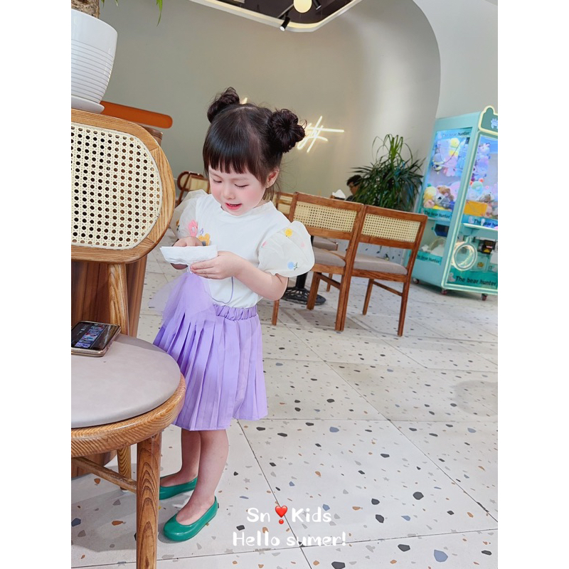 Set váy xếp ly áo thun tay phồng đính hoa, nơ nổi điệu đà cho bé JANE Snkids