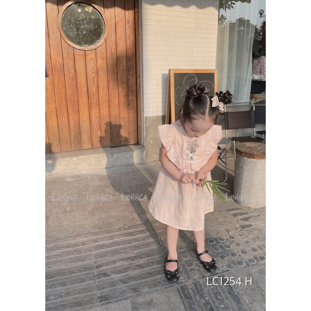 Váy Lennco linen thêu bó hoa giữa ngực cho bé gái