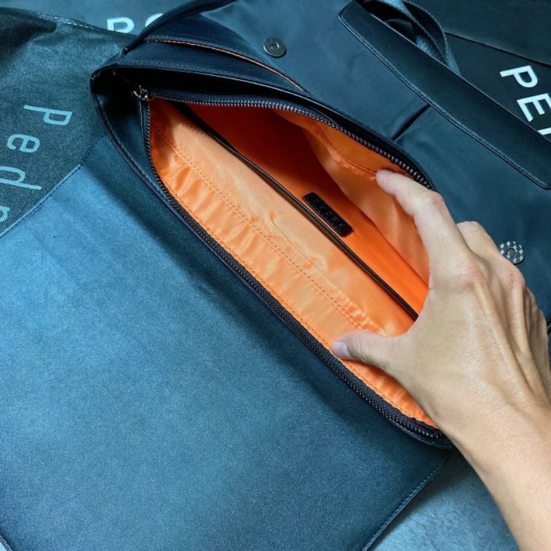 TÚI Pedro Rainier Messenger Bag - Black