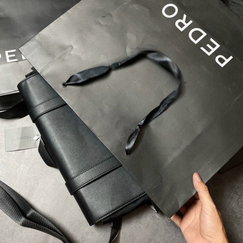 TÚI Pedro Rainier Messenger Bag - Black