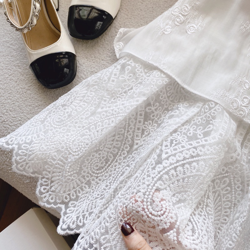 SET ÁO BABYDOLL 2 DÂY THÊU HOA TẦNG PHỐI REN + CHÂN VÁY XOÈ XẾP LY TRẮNG