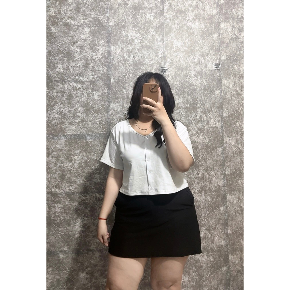 Áo thun cổ tim cài nút đính họa tiết nữ bigsize