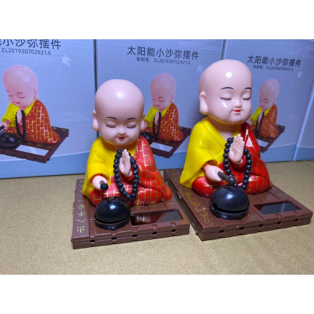 Tượng chú tiểu năng lượng mặt trời gõ mõ, gât đầu