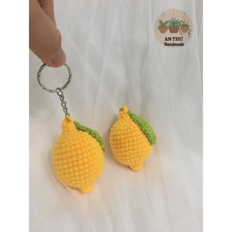 Khóa móc treo túi / cặp balo hình quả chanh vàng bằng len handmade 2023