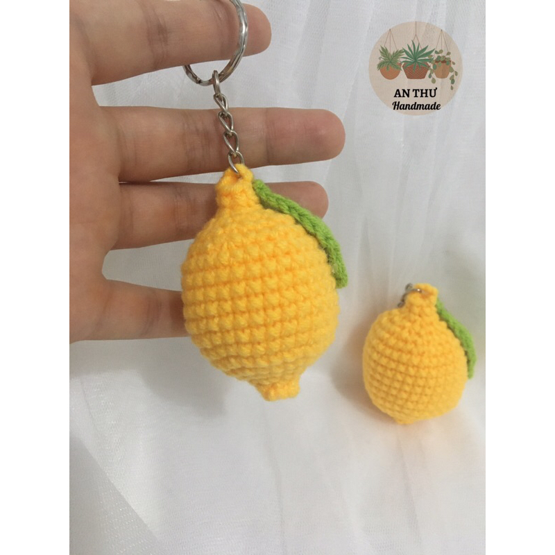 Khóa móc treo túi / cặp balo hình quả chanh vàng bằng len handmade 2023