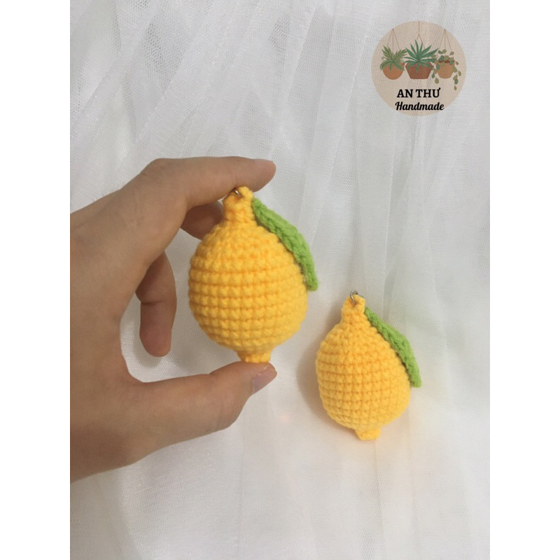 Khóa móc treo túi / cặp balo hình quả chanh vàng bằng len handmade 2023