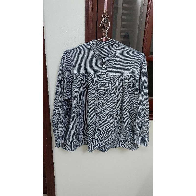 Áo kẻ nữ size L.