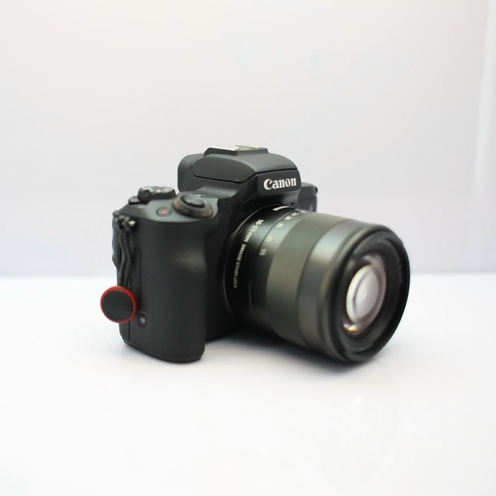 Bộ máy ảnh Canon EOS M50 kèm ống kính Canon M 15-45mm