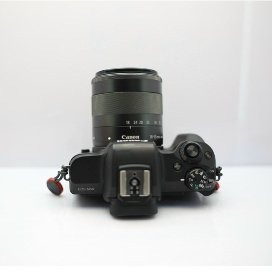 Bộ máy ảnh Canon EOS M50 kèm ống kính Canon M 15-45mm