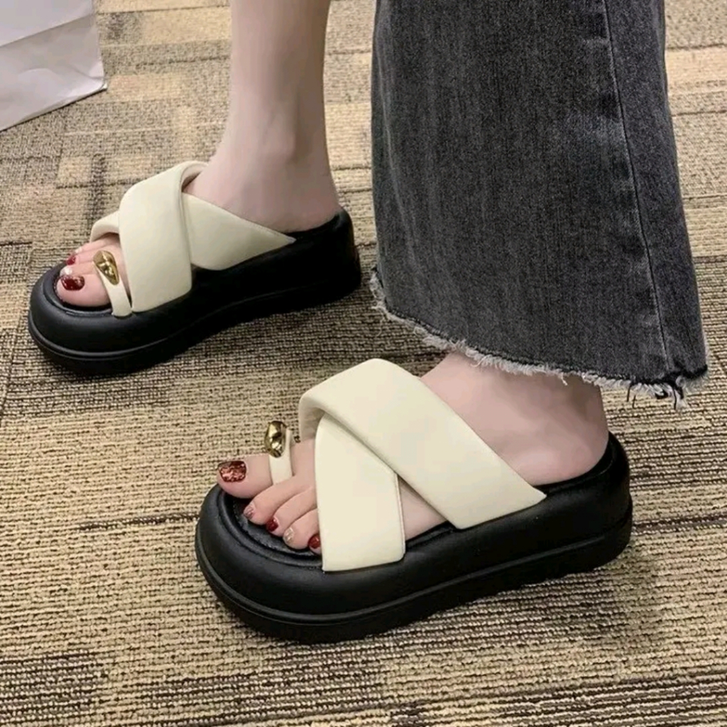 Dép Nữ Quai Chéo Phồng Xỏ Ngón Đính Nhẫn Cham