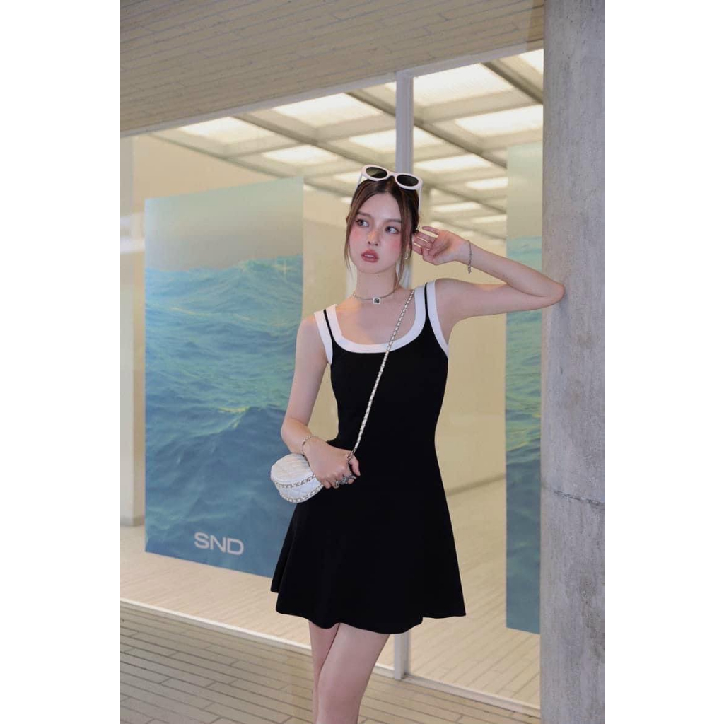 Đầm Xòe Hai Dây Viền Trắng Siêu Hách Dáng CC00302