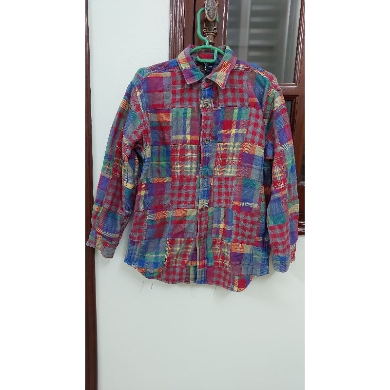 Áo kẻ caro màu đỏ size L.