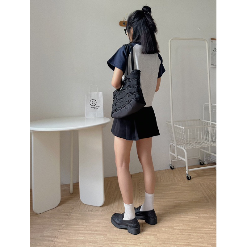 Eighteen Gals Raglan Tee ✿ 𝐁𝐲 𝐄𝐢𝐠𝐡𝐭𝐞𝐞𝐧 𝐀𝐠𝐚𝐢𝐧