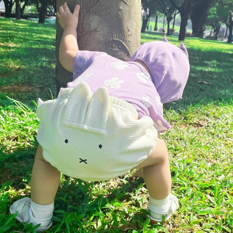 Set tai thỏ gồm bodysuit, nón và quần cho bé