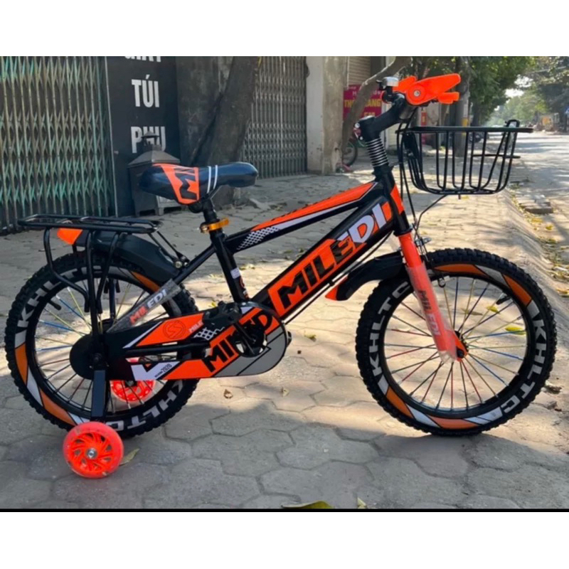 Xe dap the thao dia hinh cho be