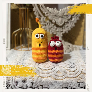 Móc khoá ấu trùng tinh nghịch Larva, nhân vật hoạt hình len, len móc thủ công