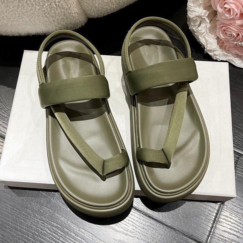 Dép xỏ ngón hottrend 2023