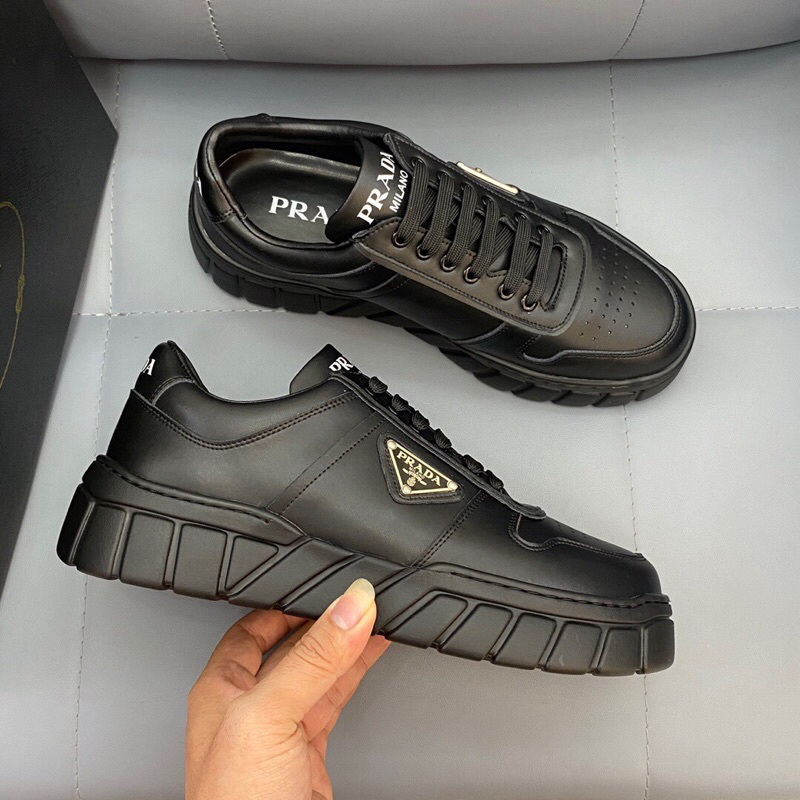 Giày thể thao nam logo Prada màu đen trắng phong cách sneaker đế cao