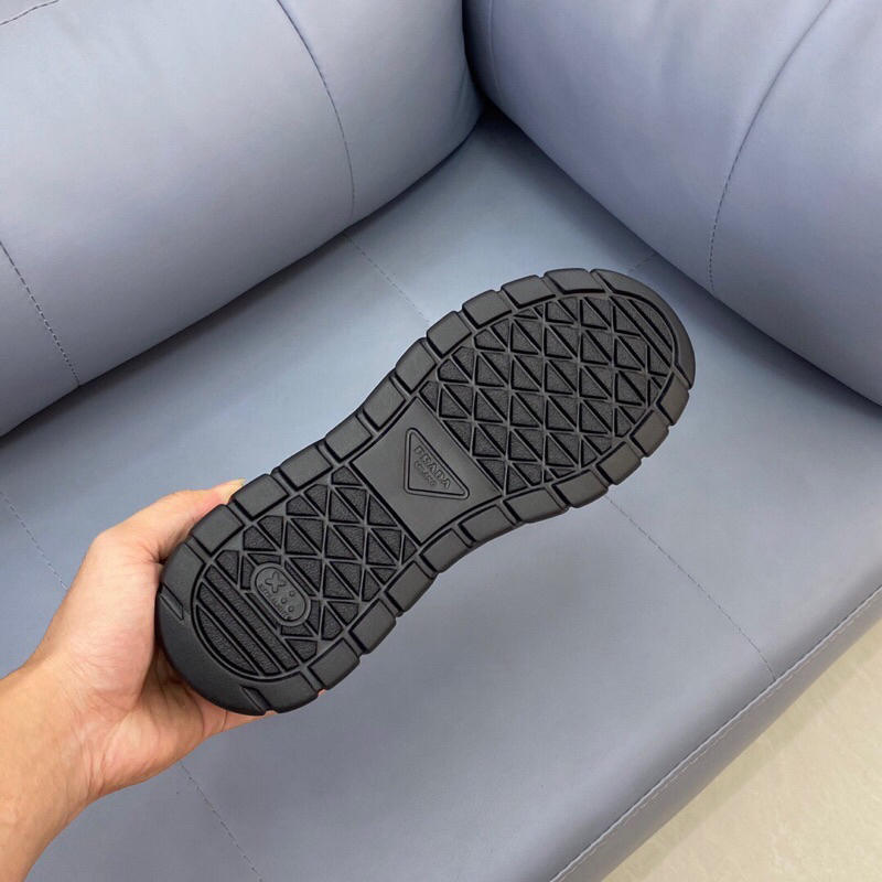 Giày thể thao nam logo Prada màu đen trắng phong cách sneaker đế cao