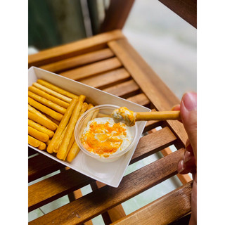 Bánh que bơ sữa chấm xốt