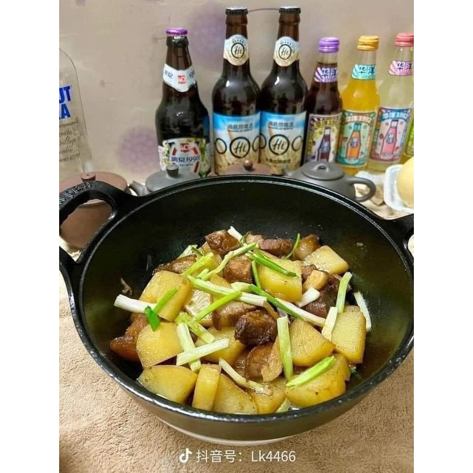 CHẢO GANG SÂU LÒNG KÈM NẮP GỖ DÀY DẶN SIÊU ĐẸP