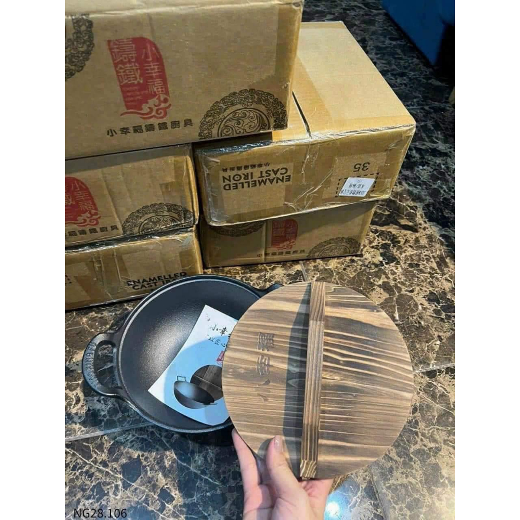 CHẢO GANG SÂU LÒNG KÈM NẮP GỖ DÀY DẶN SIÊU ĐẸP