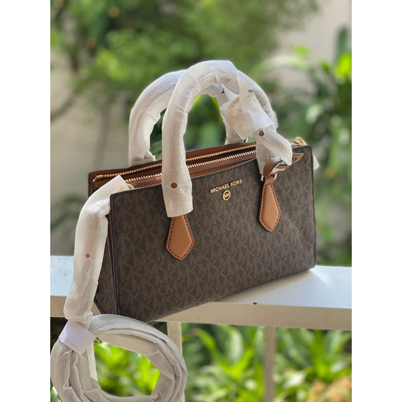 Túi micheal kors chính hãng (2 màu : nâu logo, trắng logo)