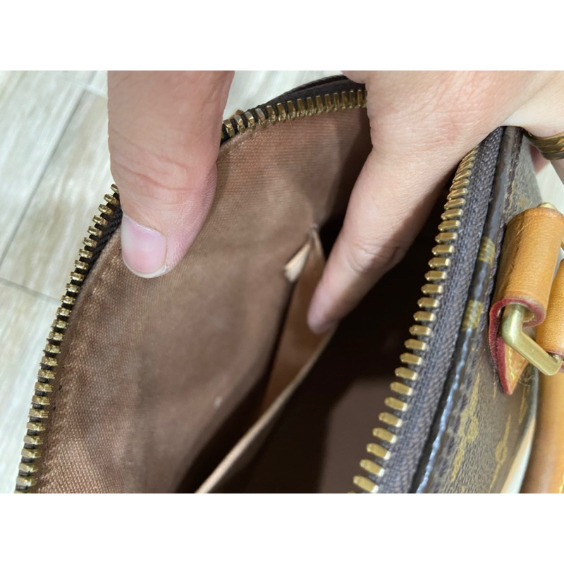 Túi si hiệu LV hến