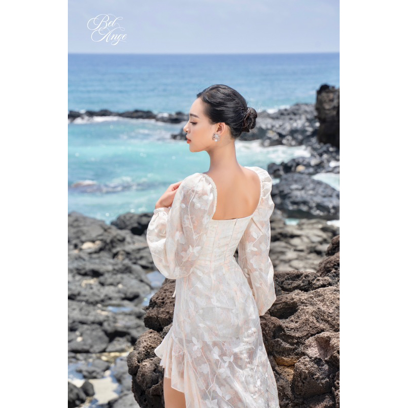Bel Ange - Đầm đuôi cá tay dài vải voan thêu hoa cho mùa hè Mirabel Floral Dress