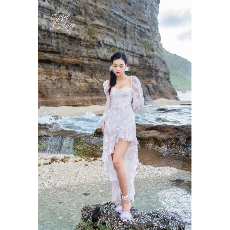 Bel Ange - Đầm đuôi cá tay dài vải voan thêu hoa cho mùa hè Mirabel Floral Dress