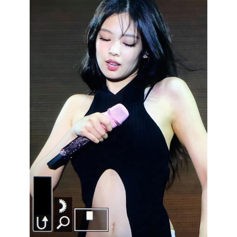 Áo len hở lưng biểu diễn giống Jennie Blackpink mặc trong concert Born Pink