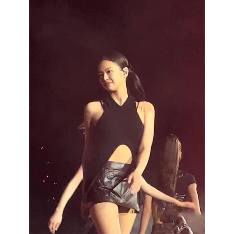 Áo len hở lưng biểu diễn giống Jennie Blackpink mặc trong concert Born Pink