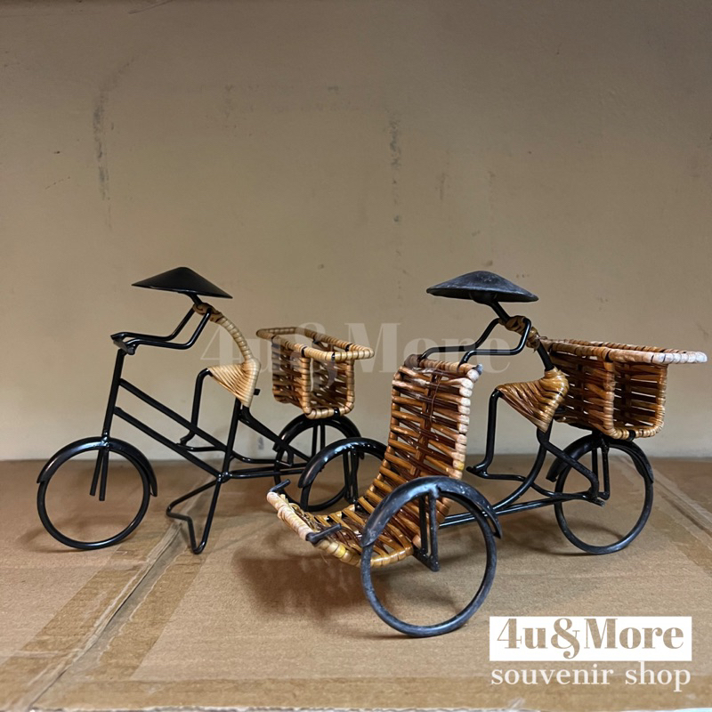 Mô hình sắt người gánh hàng rong, xích lô, xe đạp, thuyền đội nón lá