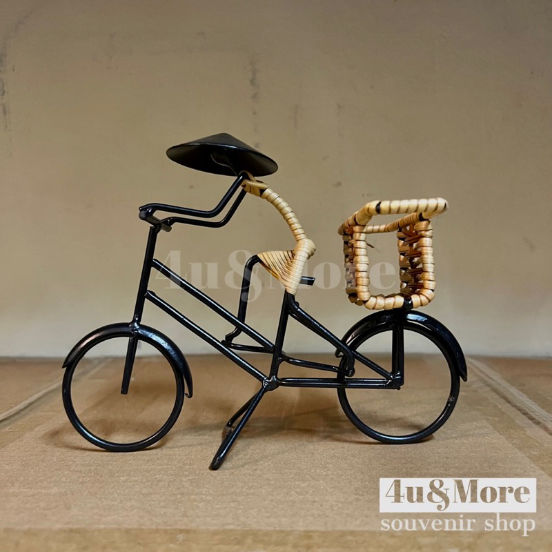 Mô hình sắt người gánh hàng rong, xích lô, xe đạp, thuyền đội nón lá