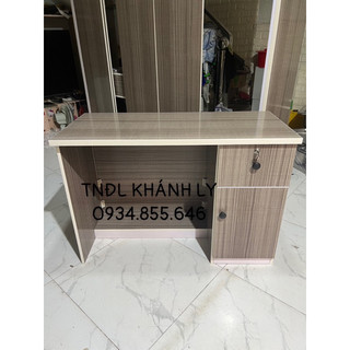 Bàn làm việc nhựa màu gỗ fami ngang 1m cao 80