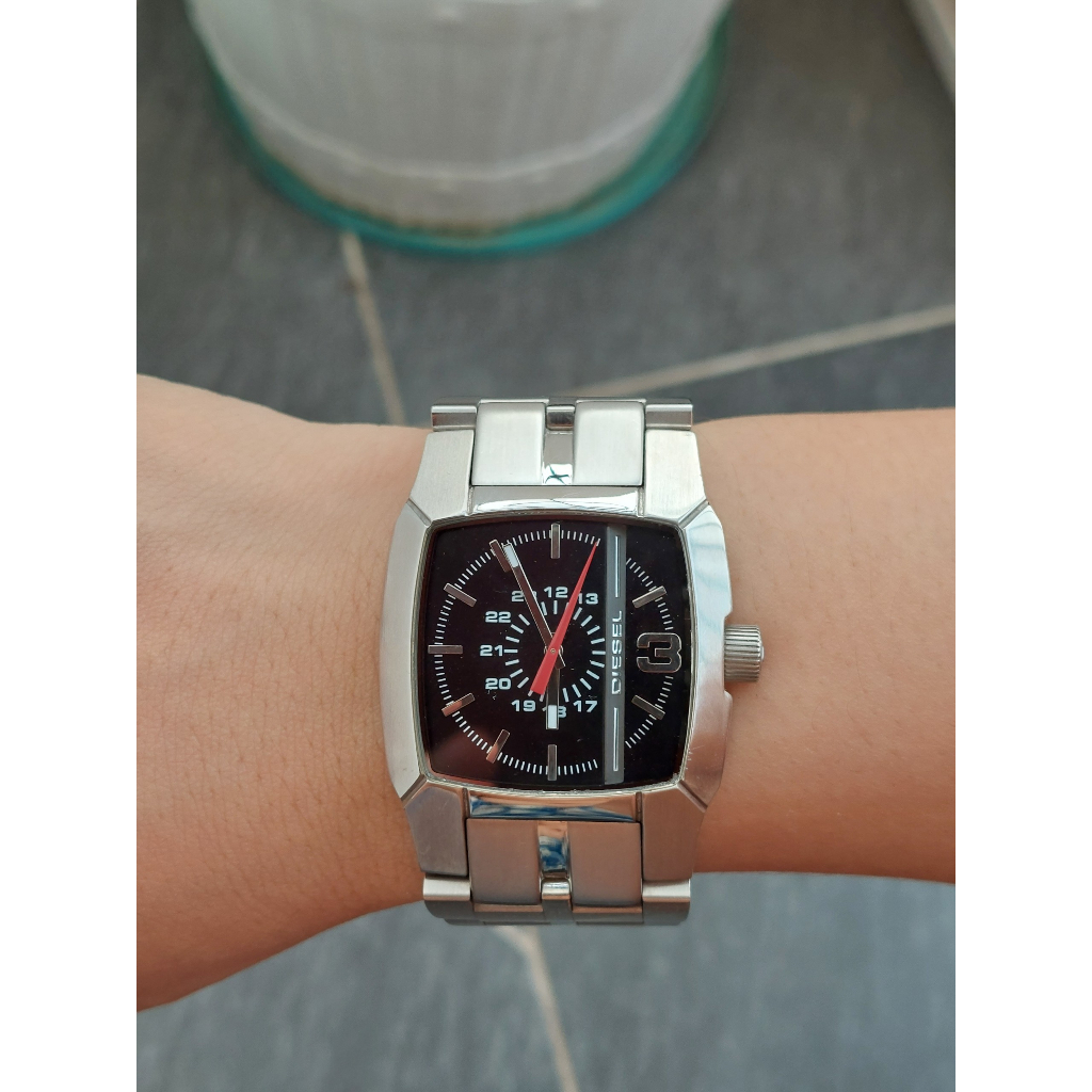 Đồng hồ nam Diesel mặt tank hàng Thụy Sĩ chạy pin