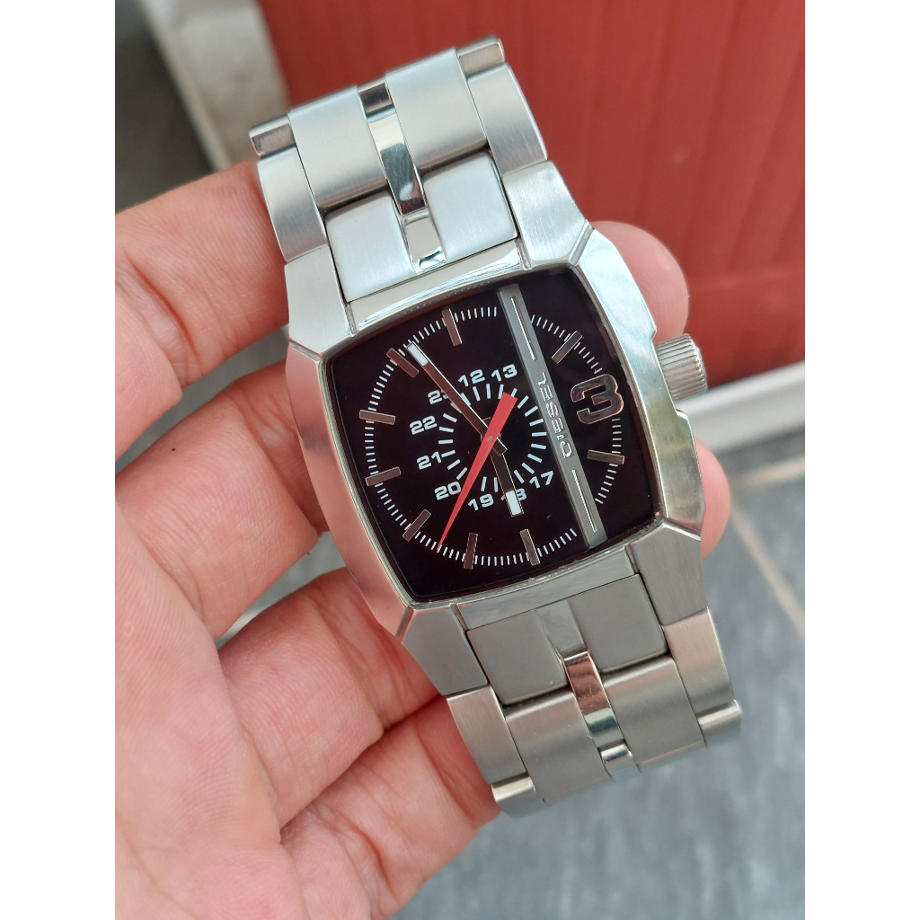 Đồng hồ nam Diesel mặt tank hàng Thụy Sĩ chạy pin