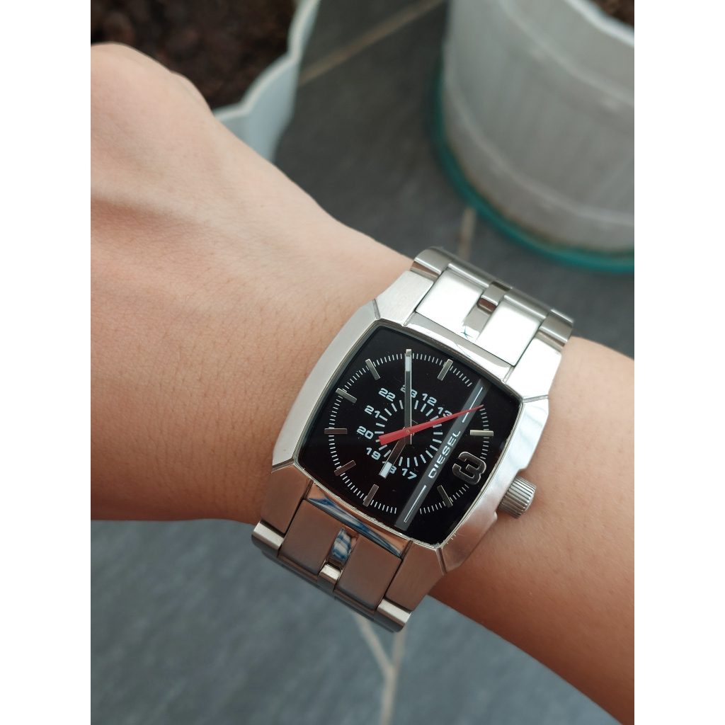 Đồng hồ nam Diesel mặt tank hàng Thụy Sĩ chạy pin