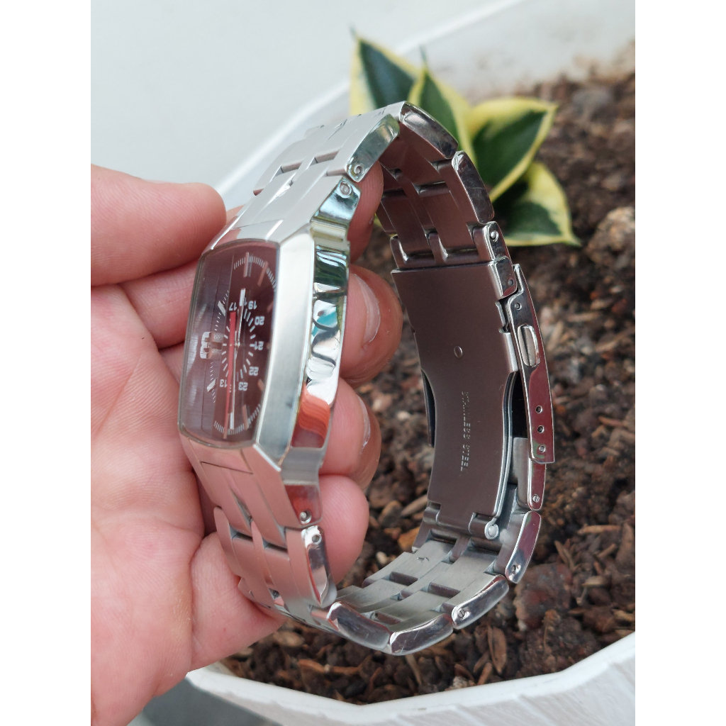 Đồng hồ nam Diesel mặt tank hàng Thụy Sĩ chạy pin