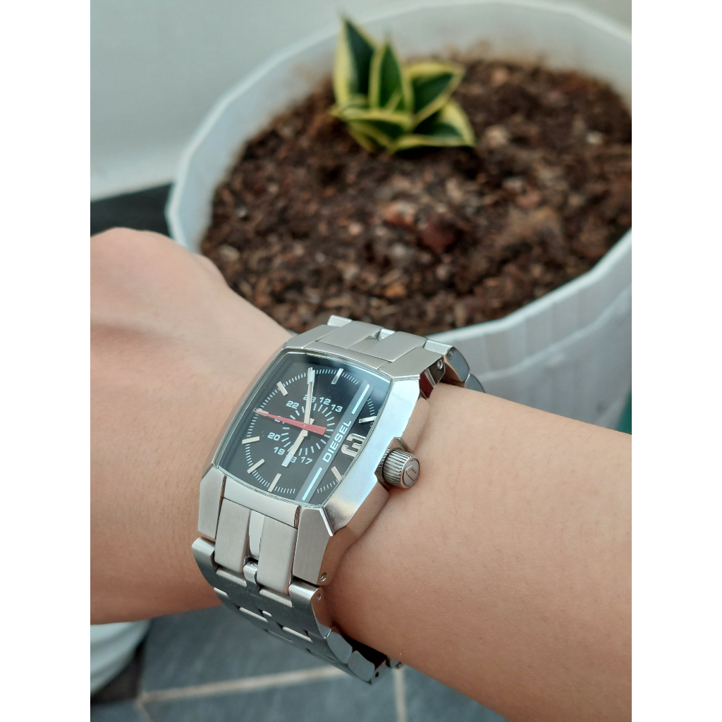 Đồng hồ nam Diesel mặt tank hàng Thụy Sĩ chạy pin